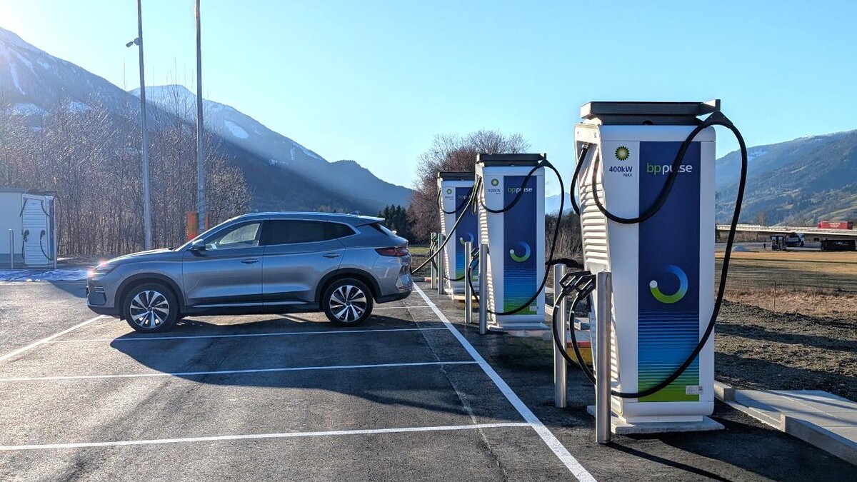 Bilder bp pulse Charging Station