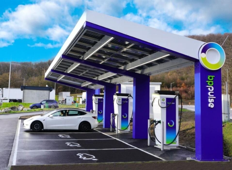 Bilder bp pulse Charging Station