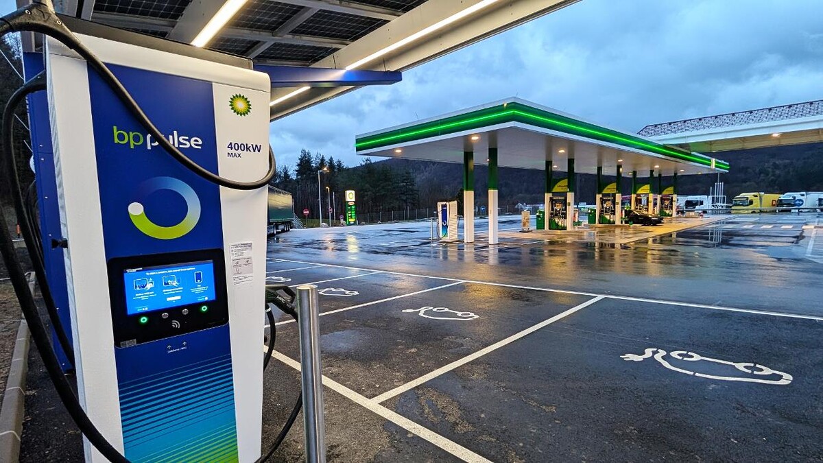 Bilder bp pulse Charging Station