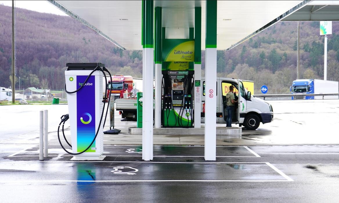 Bilder bp pulse Charging Station