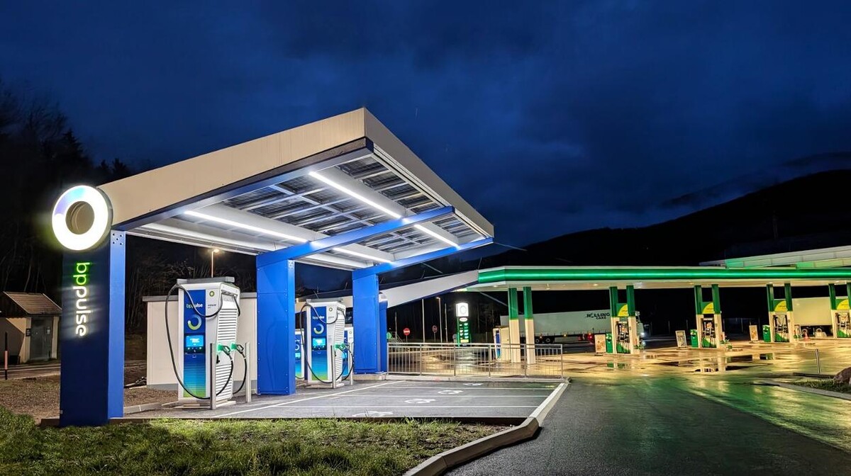 Bilder bp pulse Charging Station