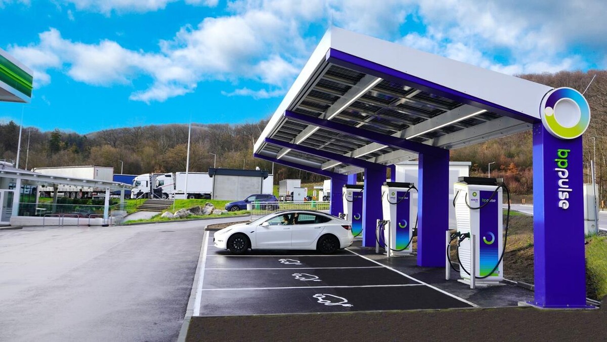 Bilder bp pulse Charging Station