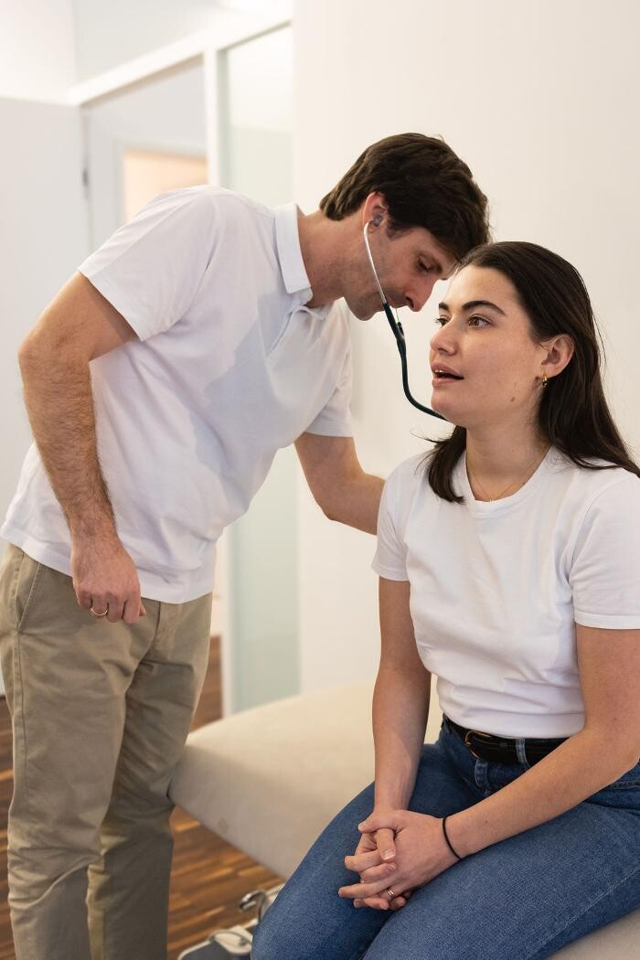 Bilder Dr. Sebastian Baumgartner - Spezialist für Reise-, Tropenmedizin & Innere Medizin