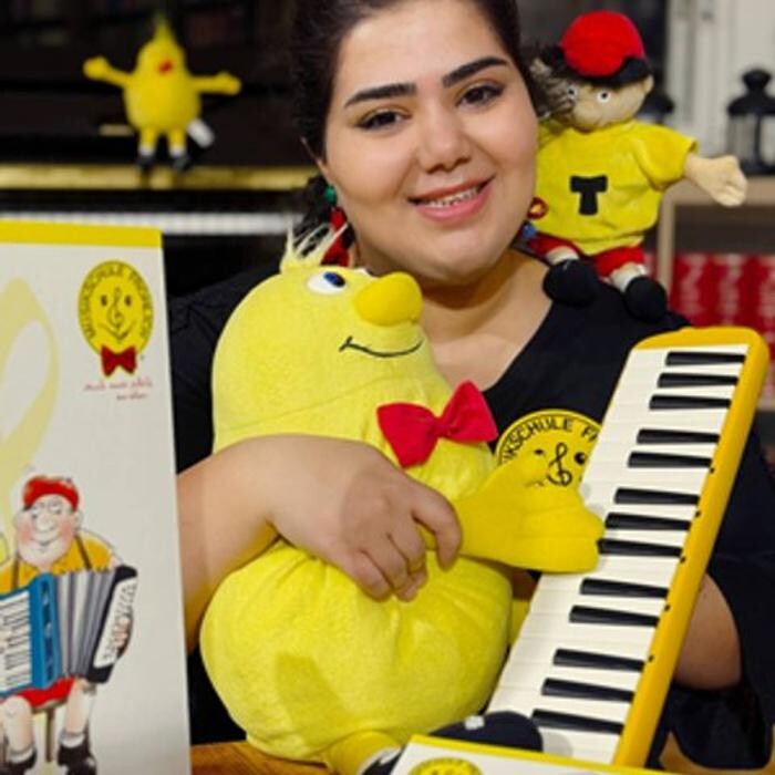 Bilder Musikschule Fröhlich - Naghmeh Rezaeinejad
