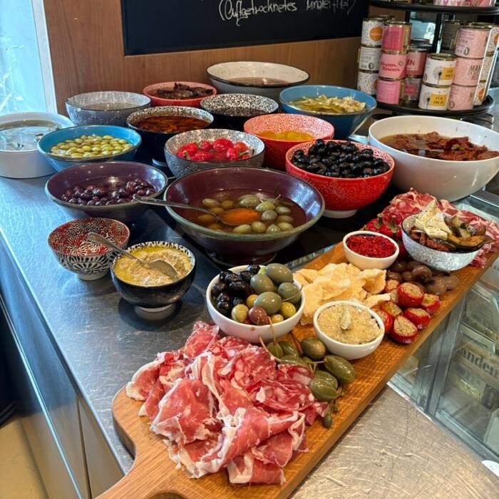 Bilder magazin: Bistro . Vinothek . Shop