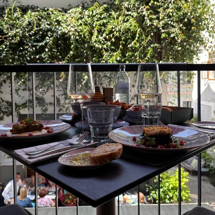 Bilder magazin: Bistro . Vinothek . Shop