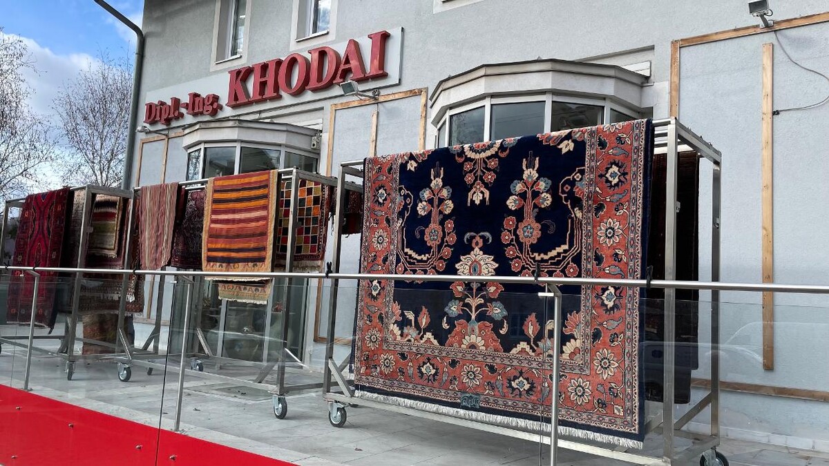 Bilder Teppiche Dipl. Ing. Khodai GmbH - Teppichreinigung