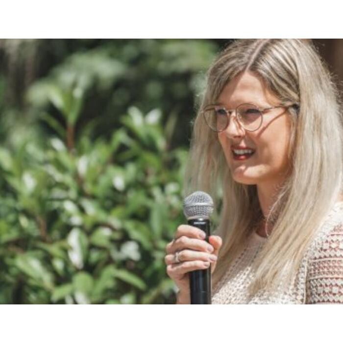 Bilder Tatiana Wolf, MA - Trauerrednerin, Freie Rednerin