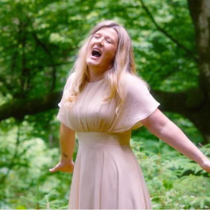 Bilder Tatiana Wolf, MA - Trauerrednerin, Freie Rednerin