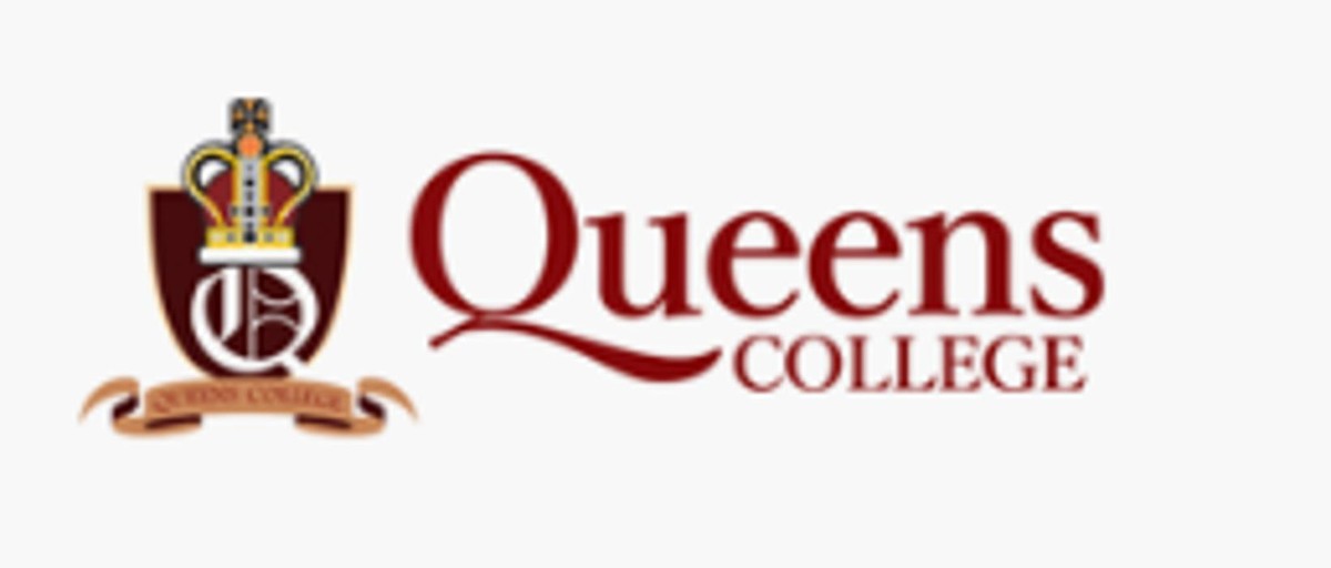 Queens College Logo