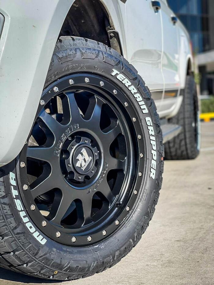 Images Ozzy Tyres Roxburgh Park