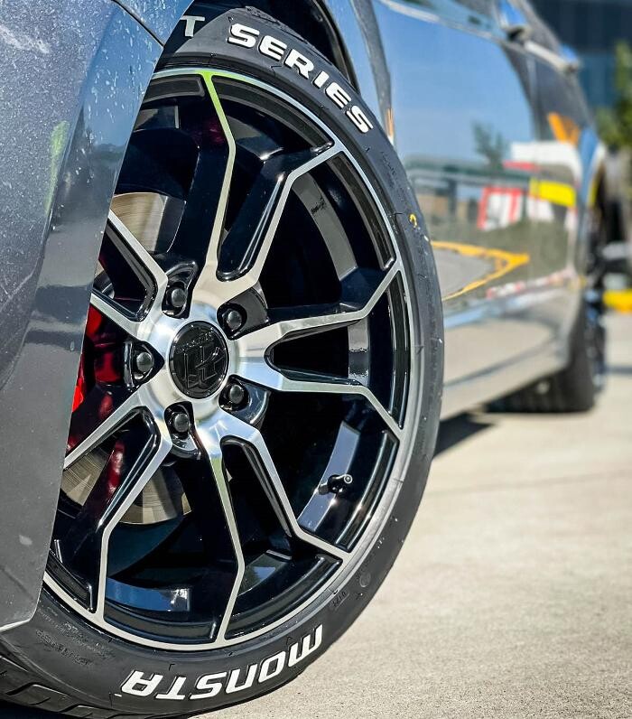 Images Ozzy Tyres Roxburgh Park