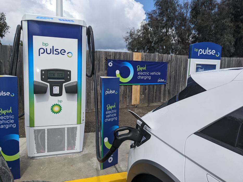 Images bp pulse Charging Station