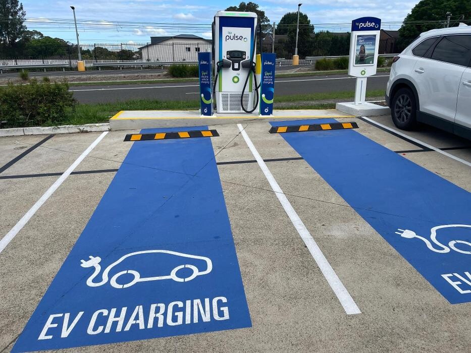 Images bp pulse Charging Station