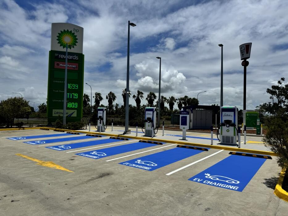 Images bp pulse Charging Station