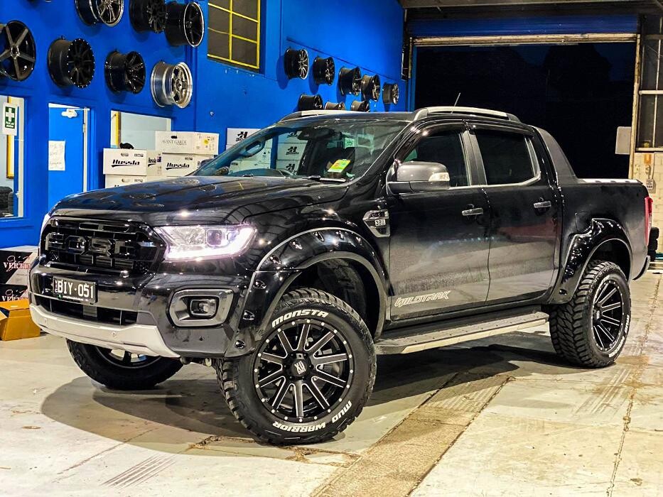 Images Ozzy Tyres Fyshwick | Tyres Canberra | Wheels & Tyres ACT | 4x4 Centre