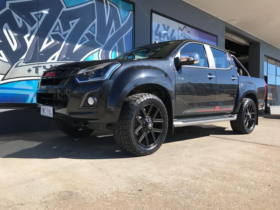 Images Ozzy Tyres Fyshwick | Tyres Canberra | Wheels & Tyres ACT | 4x4 Centre
