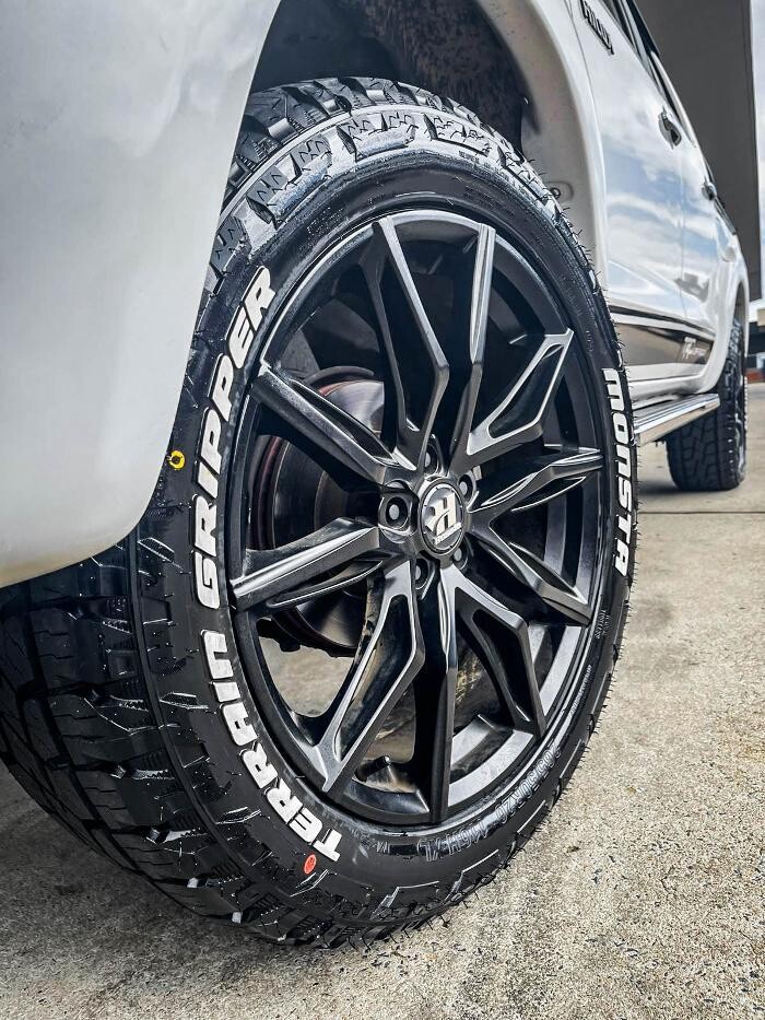Images Ozzy Tyres Fyshwick | Tyres Canberra | Wheels & Tyres ACT | 4x4 Centre