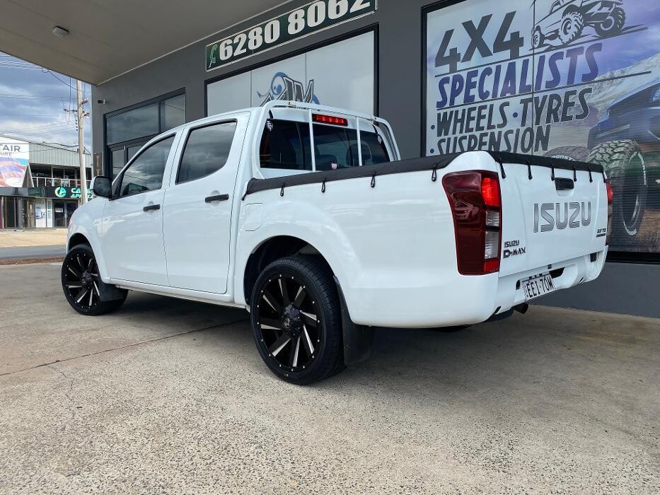 Images Ozzy Tyres Fyshwick | Tyres Canberra | Wheels & Tyres ACT | 4x4 Centre