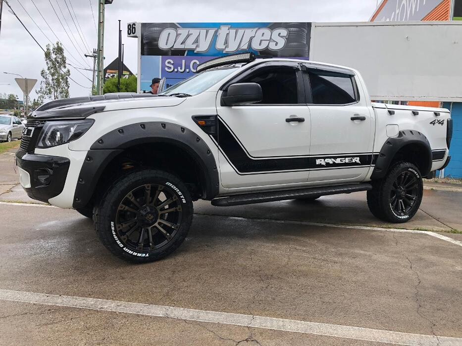 Images Ozzy Tyres Fyshwick | Tyres Canberra | Wheels & Tyres ACT | 4x4 Centre