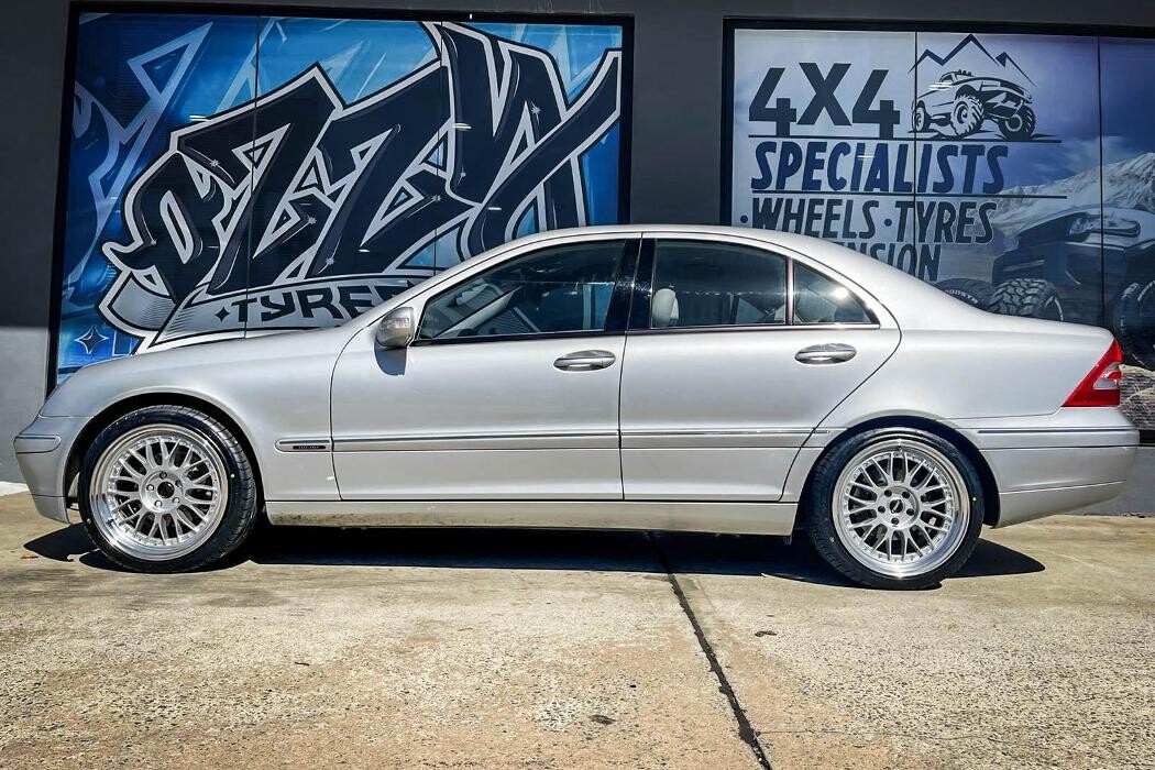 Images Ozzy Tyres Fyshwick | Tyres Canberra | Wheels & Tyres ACT | 4x4 Centre