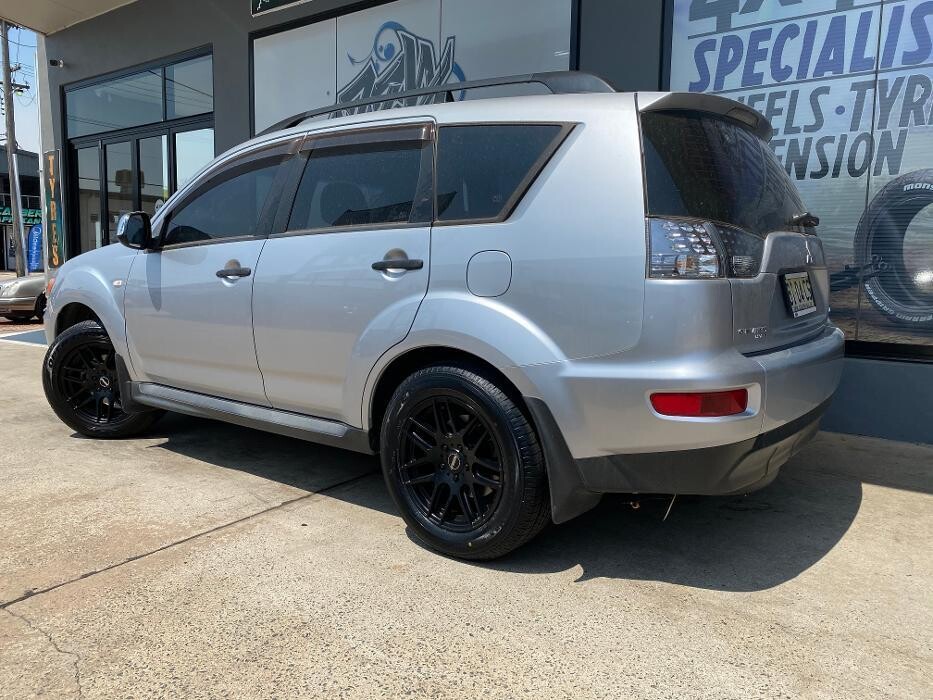 Images Ozzy Tyres Fyshwick | Tyres Canberra | Wheels & Tyres ACT | 4x4 Centre