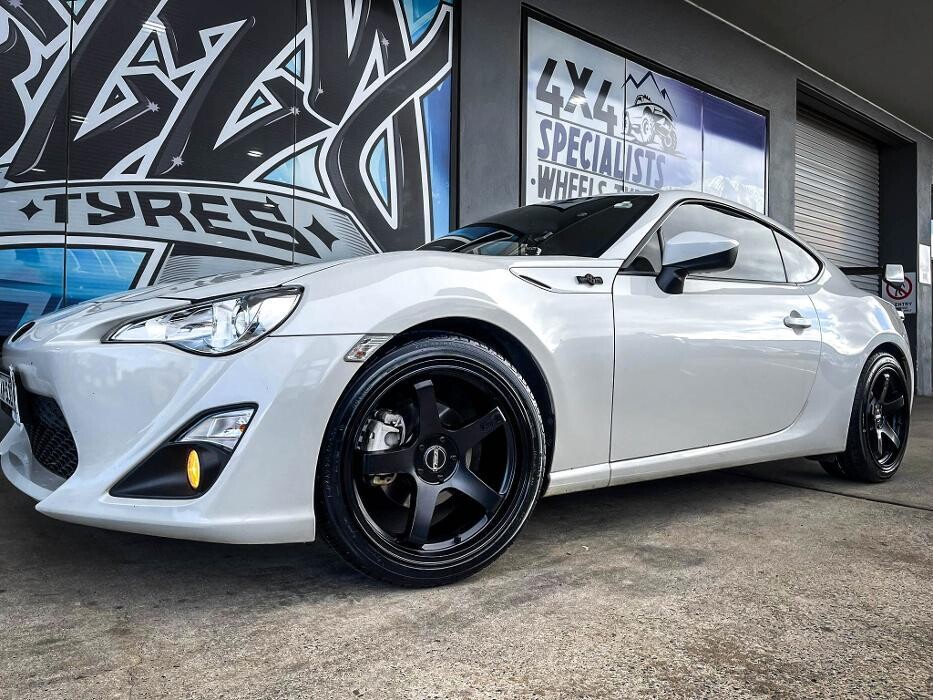 Images Ozzy Tyres Fyshwick | Tyres Canberra | Wheels & Tyres ACT | 4x4 Centre