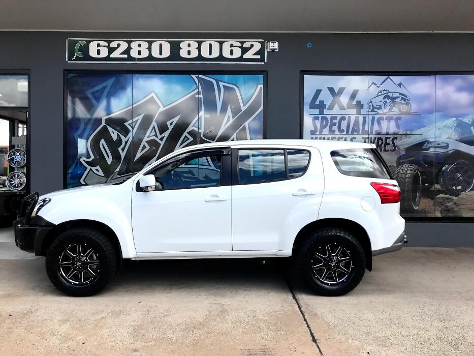 Images Ozzy Tyres Fyshwick | Tyres Canberra | Wheels & Tyres ACT | 4x4 Centre