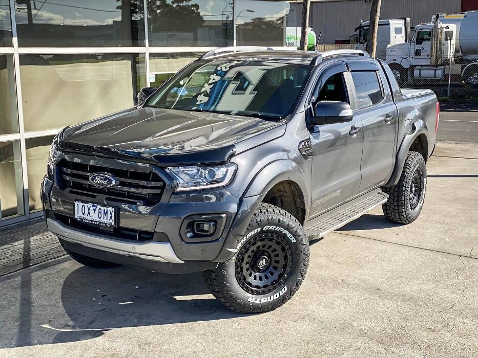 Images Ozzy Tyres Fyshwick | Tyres Canberra | Wheels & Tyres ACT | 4x4 Centre