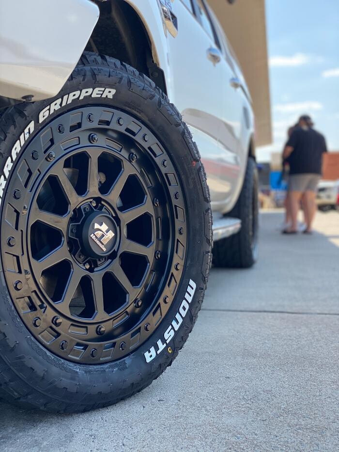 Images Ozzy Tyres Fyshwick | Tyres Canberra | Wheels & Tyres ACT | 4x4 Centre