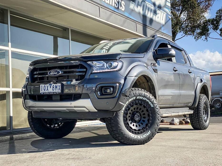 Images Ozzy Tyres Fyshwick | Tyres Canberra | Wheels & Tyres ACT | 4x4 Centre