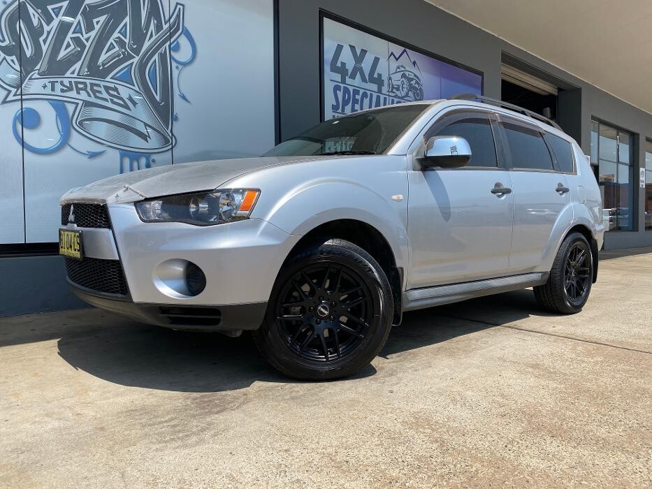 Images Ozzy Tyres Fyshwick | Tyres Canberra | Wheels & Tyres ACT | 4x4 Centre
