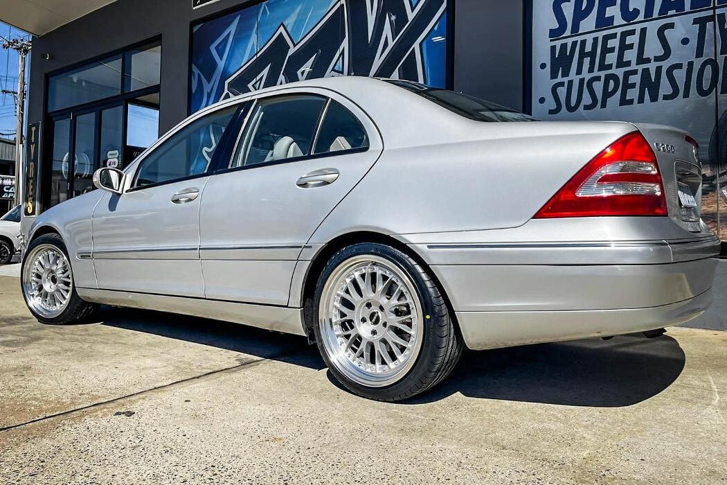 Images Ozzy Tyres Fyshwick | Tyres Canberra | Wheels & Tyres ACT | 4x4 Centre