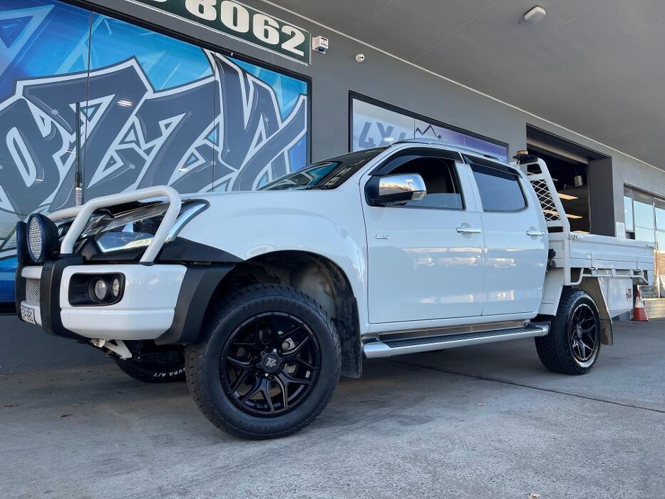 Images Ozzy Tyres Fyshwick | Tyres Canberra | Wheels & Tyres ACT | 4x4 Centre