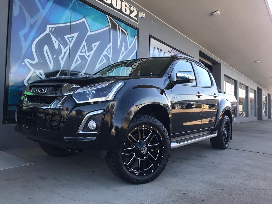 Images Ozzy Tyres Fyshwick | Tyres Canberra | Wheels & Tyres ACT | 4x4 Centre