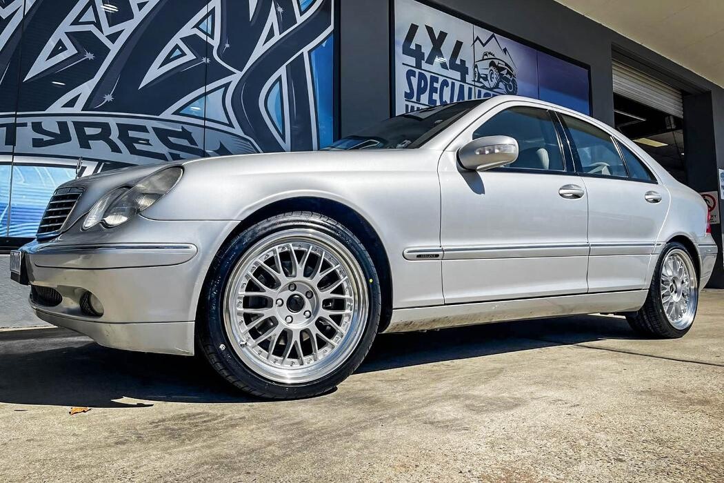 Images Ozzy Tyres Fyshwick | Tyres Canberra | Wheels & Tyres ACT | 4x4 Centre