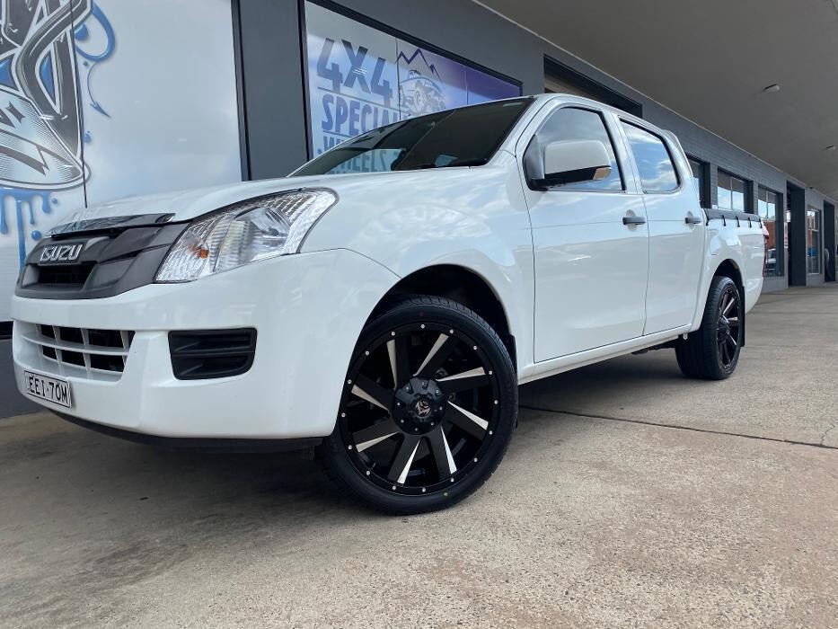 Images Ozzy Tyres Fyshwick | Tyres Canberra | Wheels & Tyres ACT | 4x4 Centre