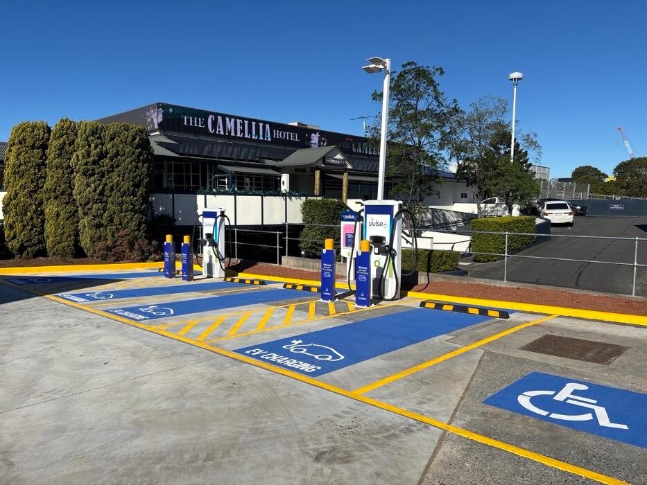 Images bp pulse Charging Station