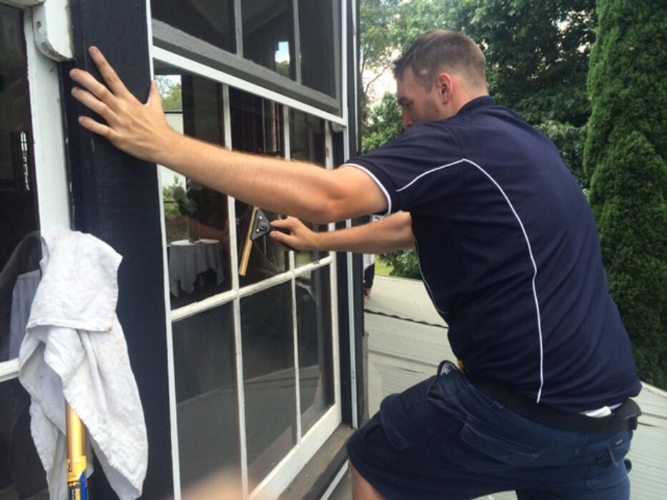 Images HiRange Window Cleaning