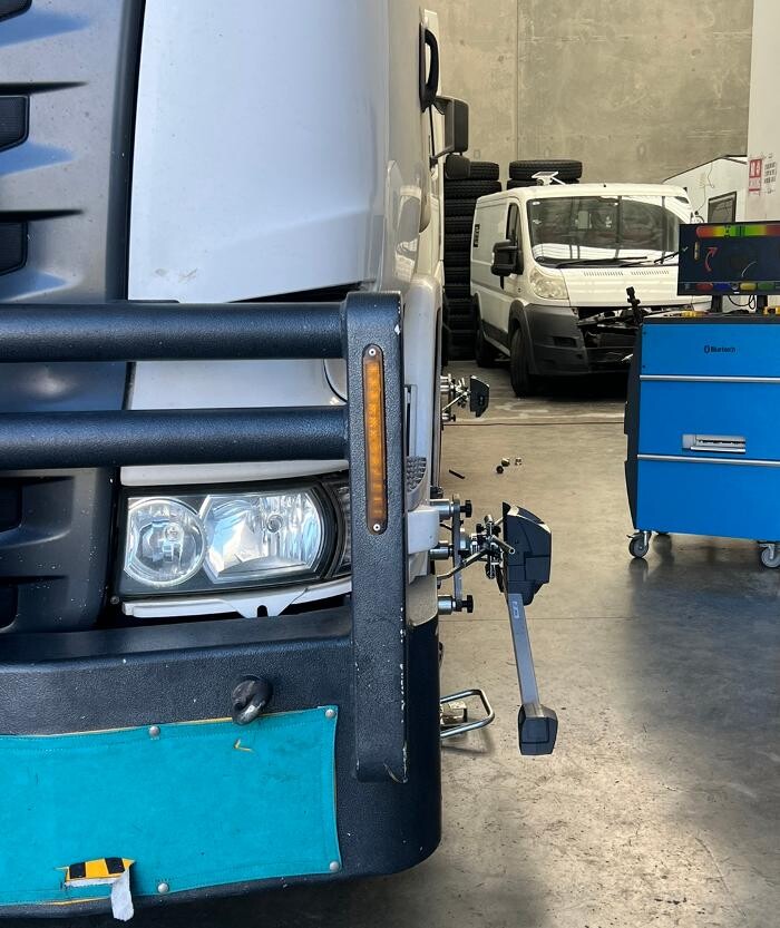 Images MSB Mobile Truck Tyres & Wheel Alignment Truganina