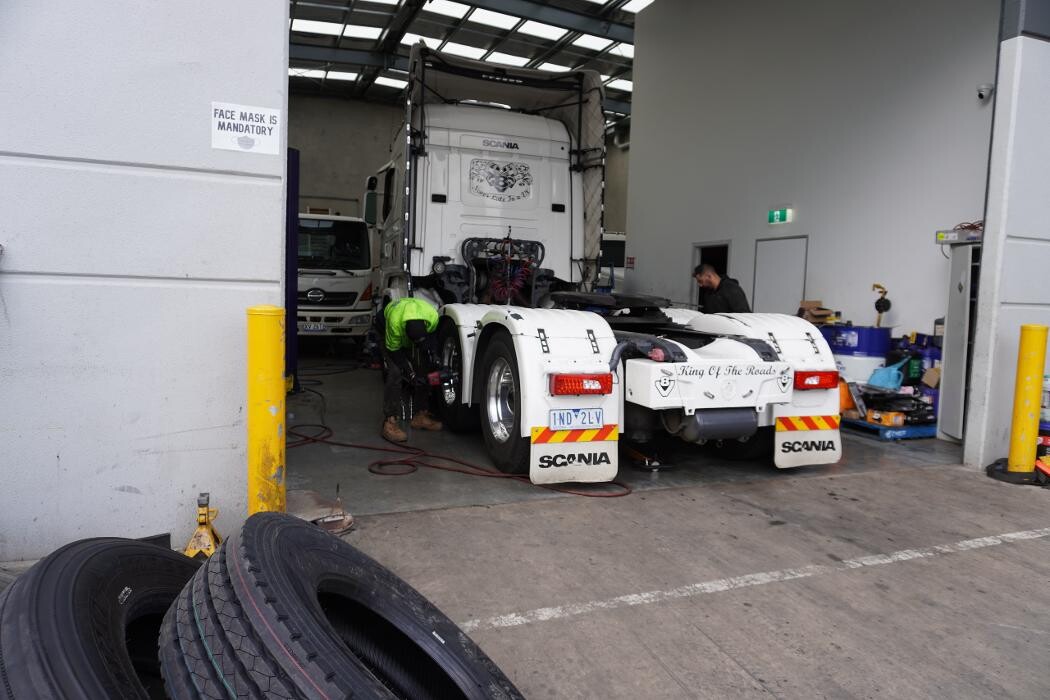 Images MSB Mobile Truck Tyres & Wheel Alignment Truganina