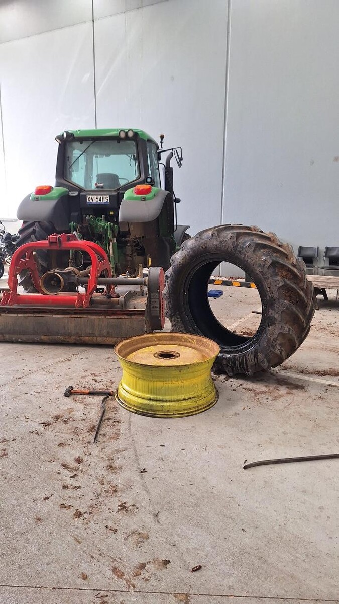Images MSB Mobile Truck Tyres & Wheel Alignment Truganina