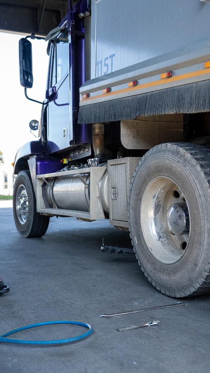 Images MSB Mobile Truck Tyres & Wheel Alignment Truganina