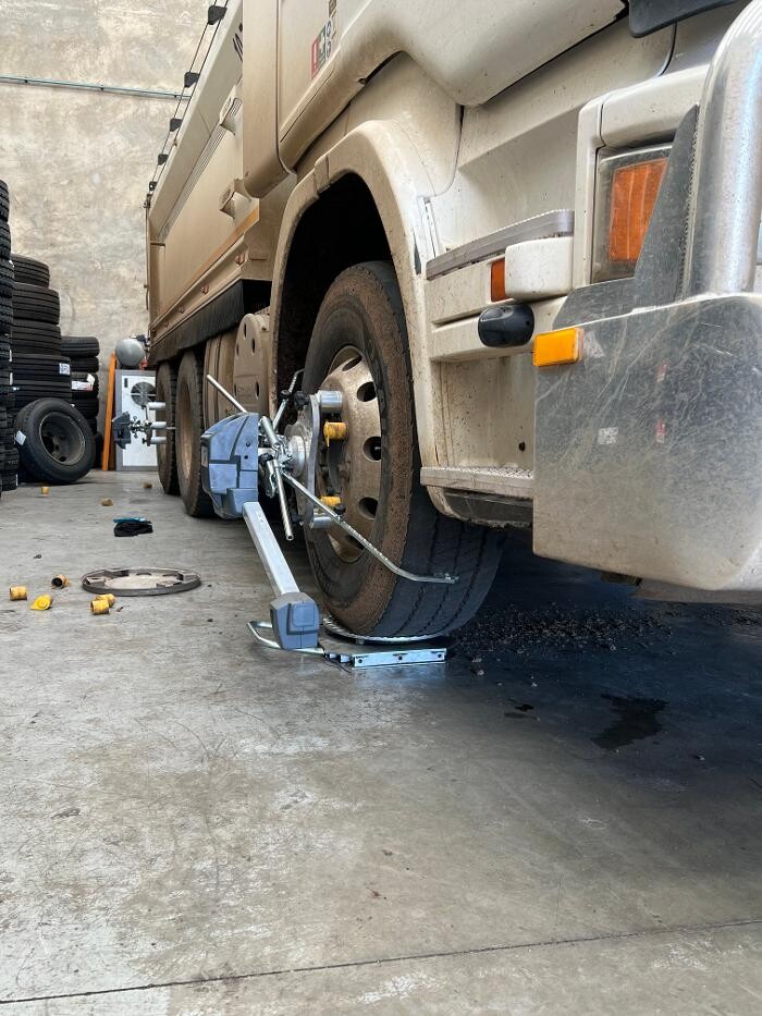 Images MSB Mobile Truck Tyres & Wheel Alignment Truganina