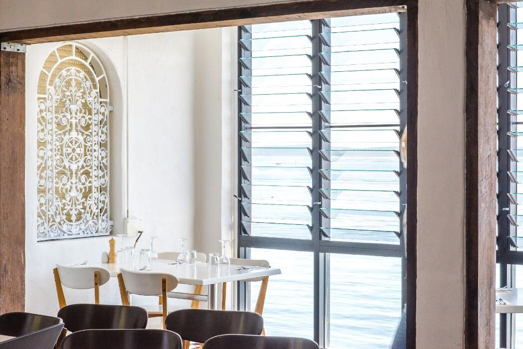 Images Little Beach Boathouse