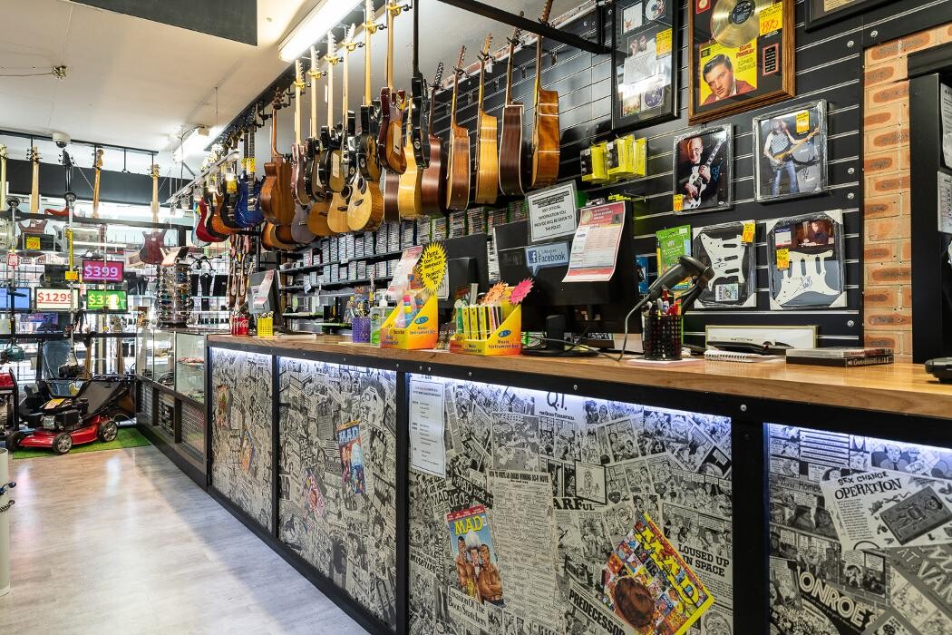 Images Hamilton Pawn Shop