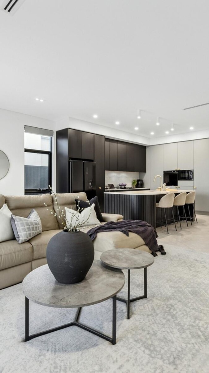 Images Steven Cirillo - Real Estate Agent