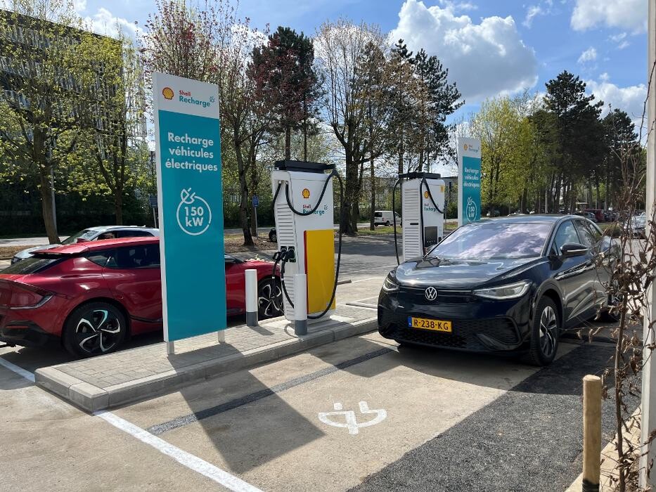 Images Shell Recharge Charging Station