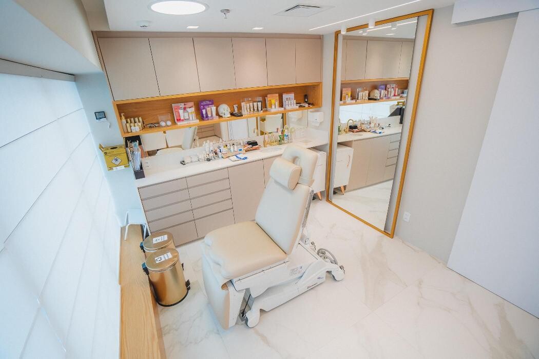 Images Grupo Caroline Antunes - Clínica de Dermatologia Avançada e Estética Médica - Barra da Tijuca, RJ