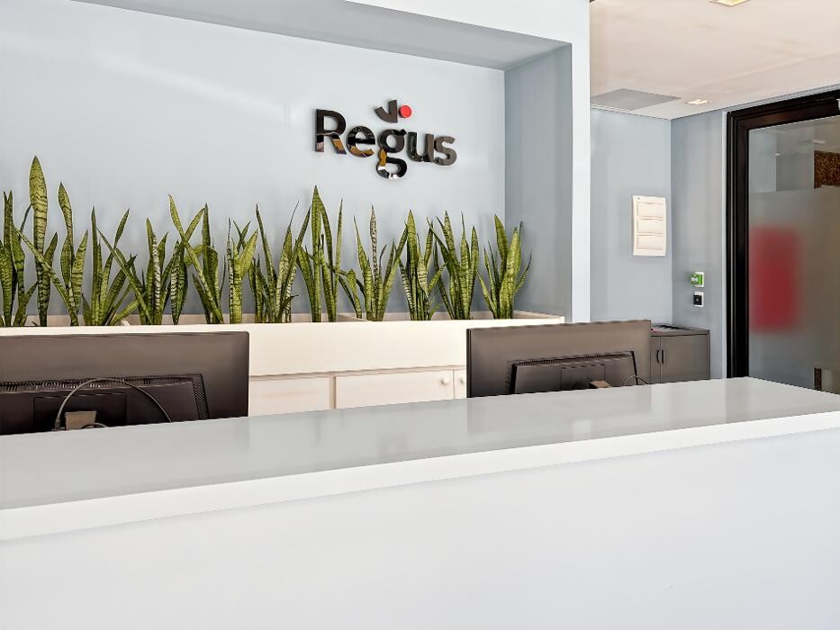 Images Regus Praça 8 de Abril